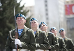 Армия - ступень в карьере 